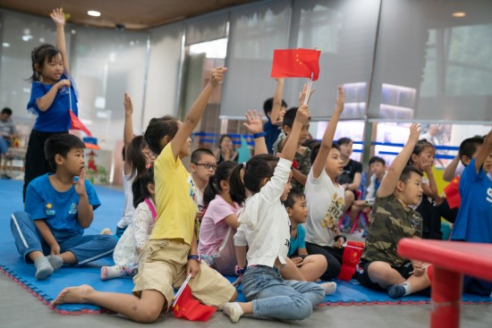 重庆图书馆携手澳通举办爱国主题活动，共庆新中国成立70周年
